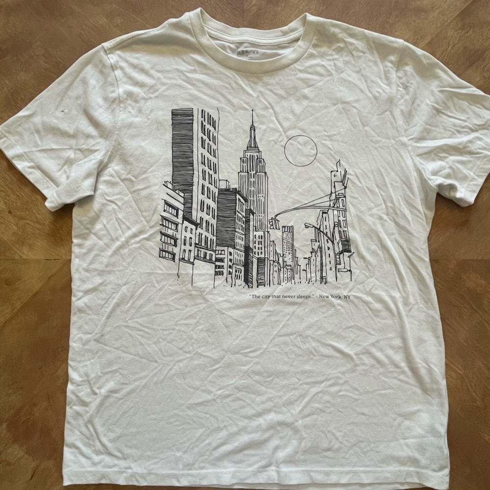 Old Navy New York Cityscape Graphic Tee – Size M